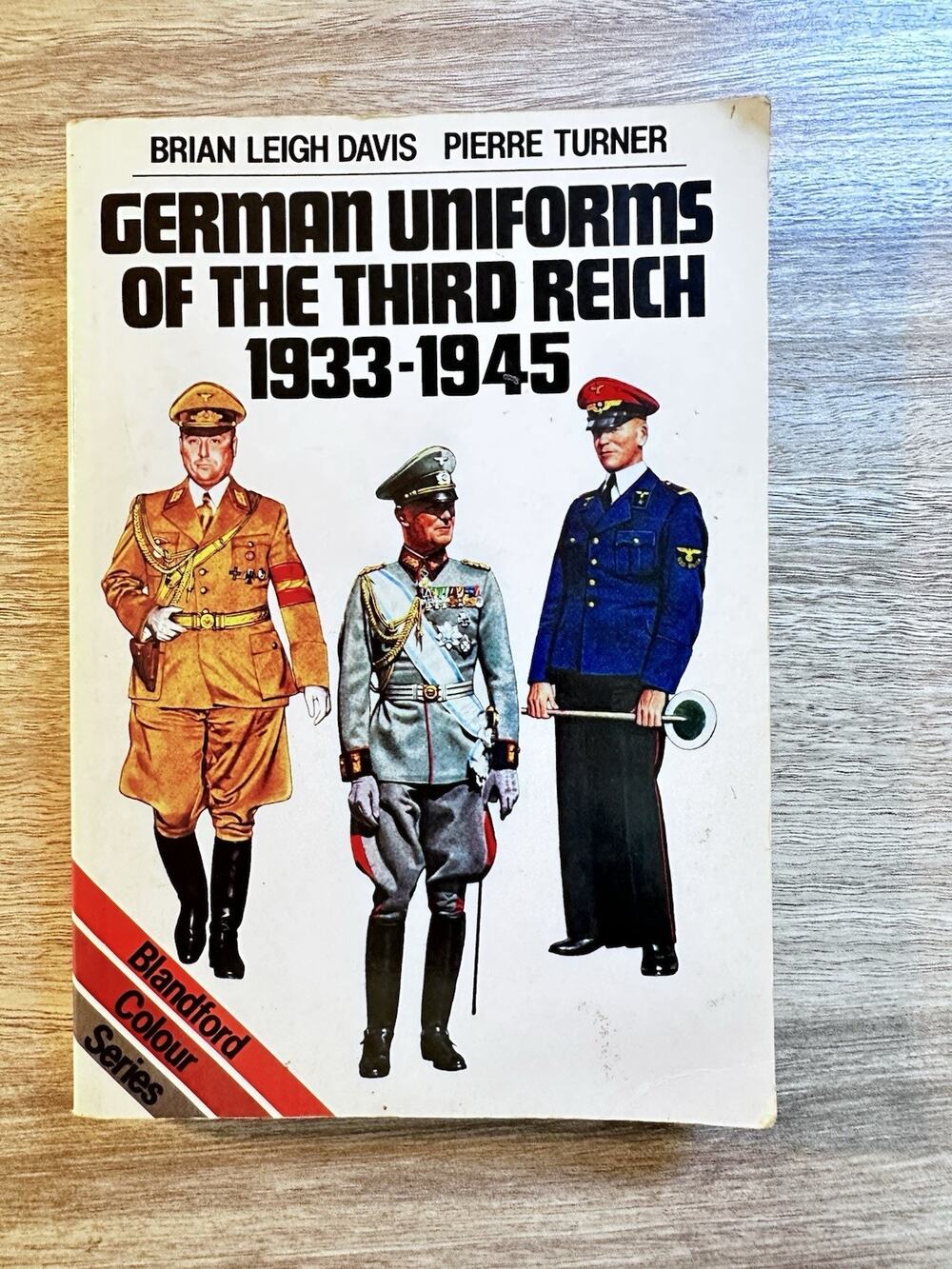 German Uniforms Of The Third Reich 1933-1945 Brian Davis Pierre Turner 1986 PB